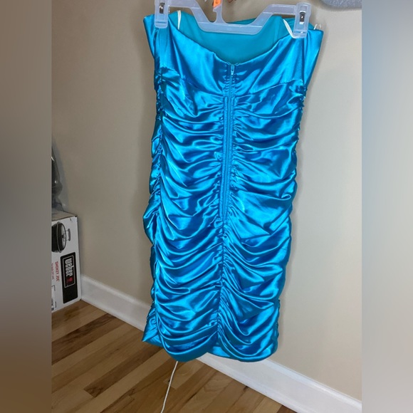 Size medium - Picture 2 of 2